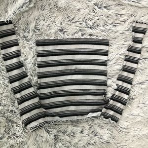 Medium but fits small off the shoulder